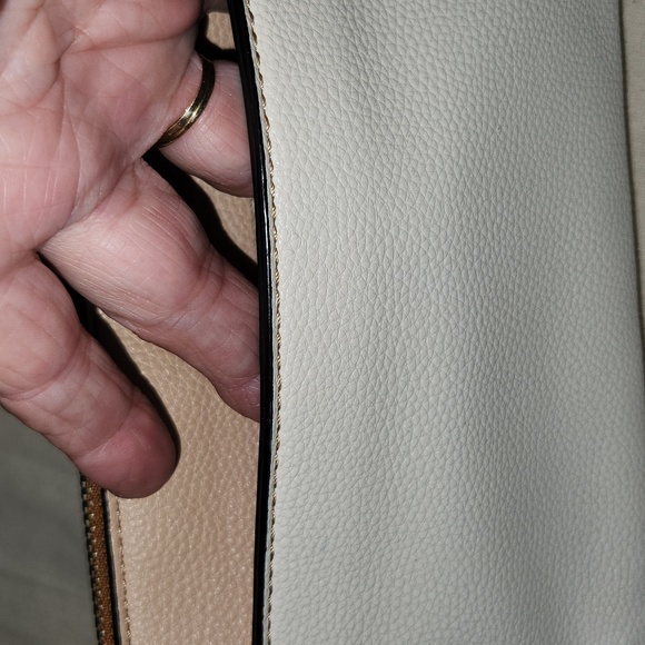 Bundle of Wristlets and Crossbody. - Picture 10 of 16